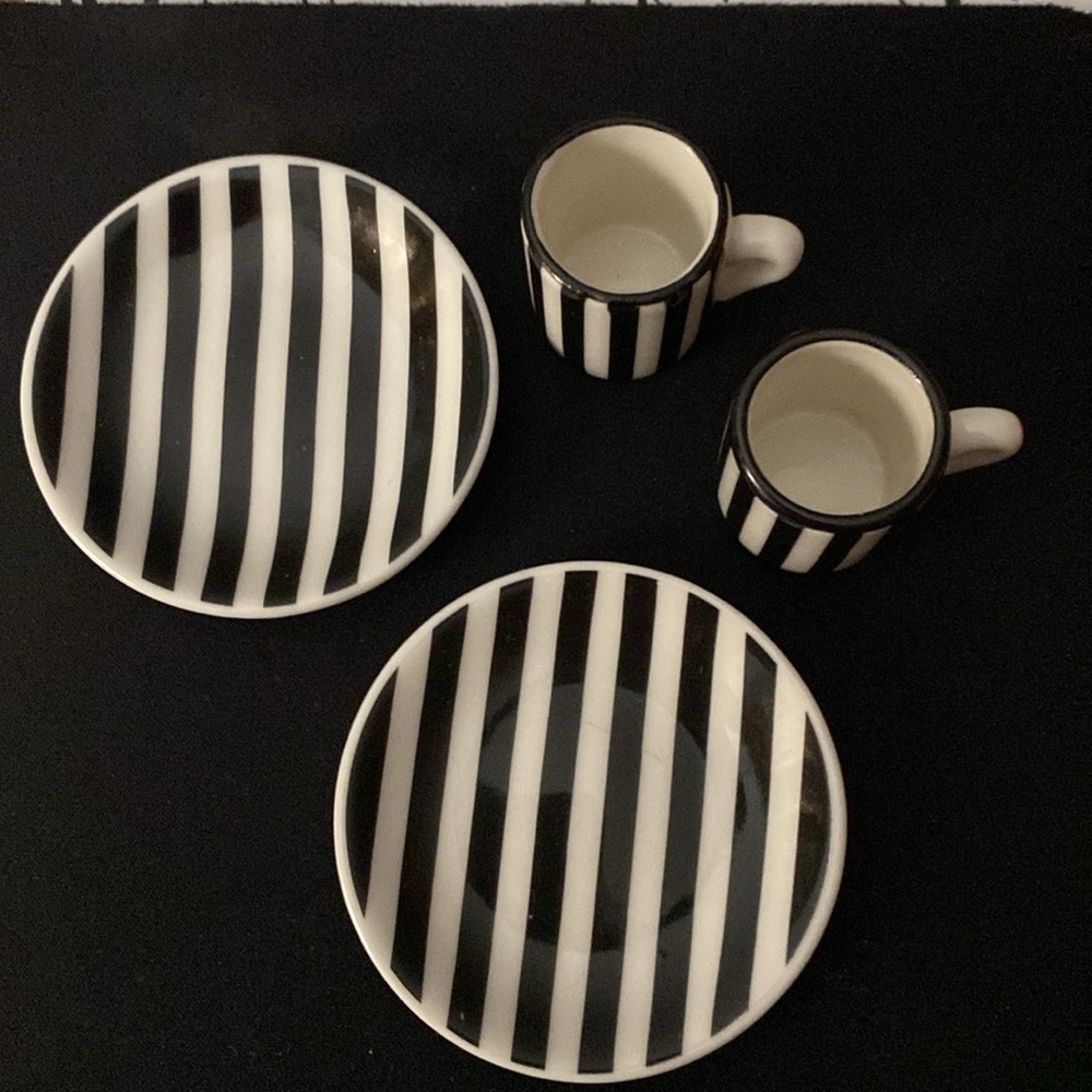 Rare Mini Vintage American Girl Set of 2 Porcelain Tea Cups & 2 Saucers 2006